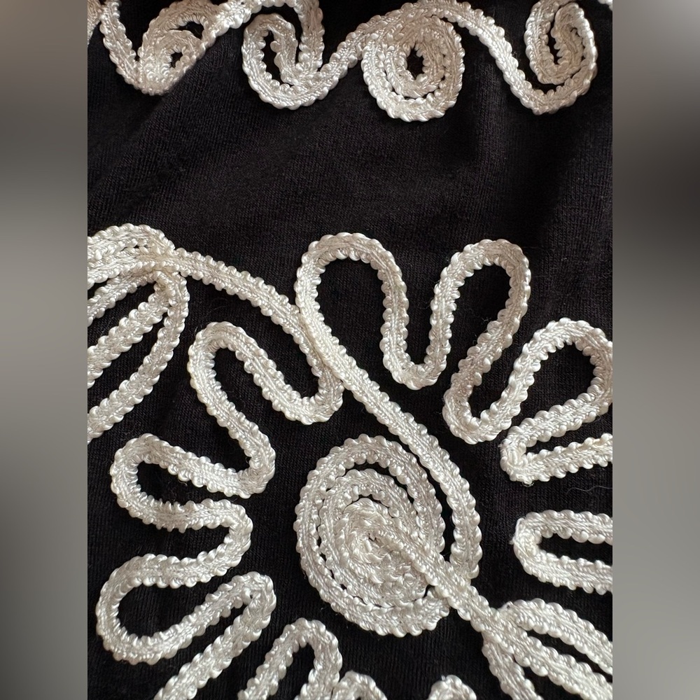 Lauren Michelle Woman Sleeveless Black Top White Embroidery Sz 1X EUC - Picture 4 of 8